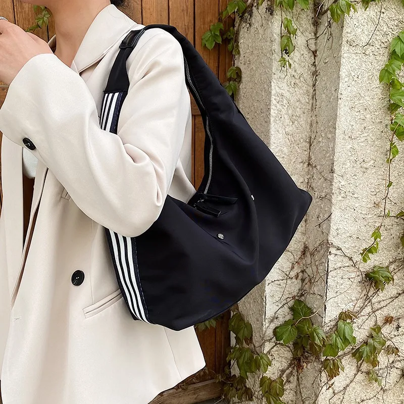 Корейская модная черная сумка через плечо с мини-косметичкой Y2k, нейлоновая дизайнерская сумка, женская шикарная сумка-тоут для подмышек, уличная одежда - 2